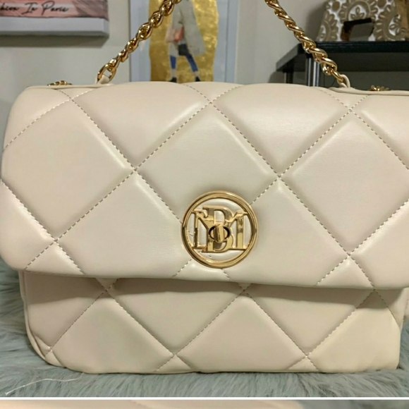 Badgley Mischka Diamond Quilted Med-Large purse, bag, Buttery Soft Vegan Leathe. - Picture 8 of 16